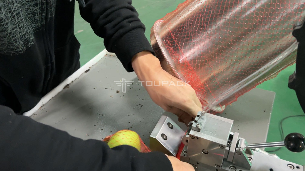 Fabrica de la industria de la malla semi-automática de la bolsa de pesado de la red de recuento de la red de recorte de la máquina de embalaje para la fruta del plátano
