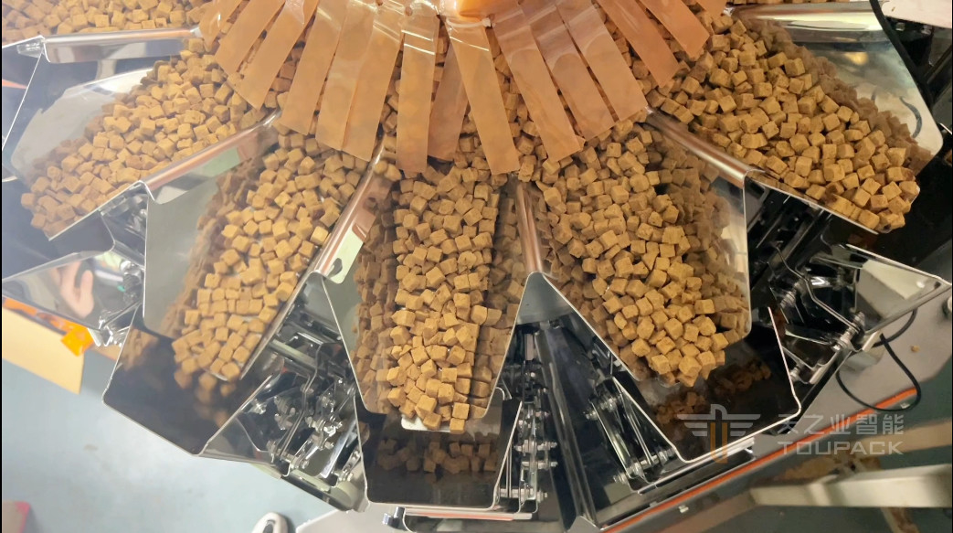 Máquina automática de embalaje vertical de papas fritas bocadillos Alta velocidad 120BPM Máquina inteligente de pesaje y embalaje