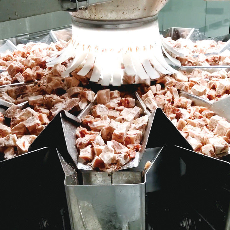 Tecnología de pesaje dinámico y pesaje de precisión combinación perfecta para la máquina de embalaje de alimentos congelados