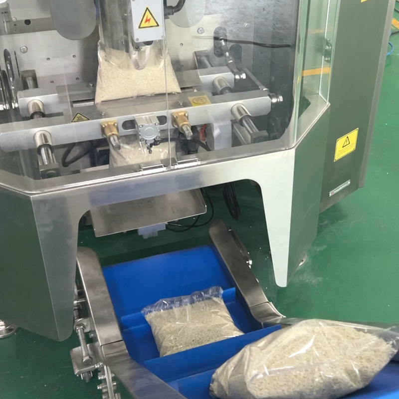 Automatic Vertical Granule Bagging Dried Fruit Dry Fruits Rice Nuts Beans Candy Bag Filling Pouch 1kg 5kg Grain Packing Machine